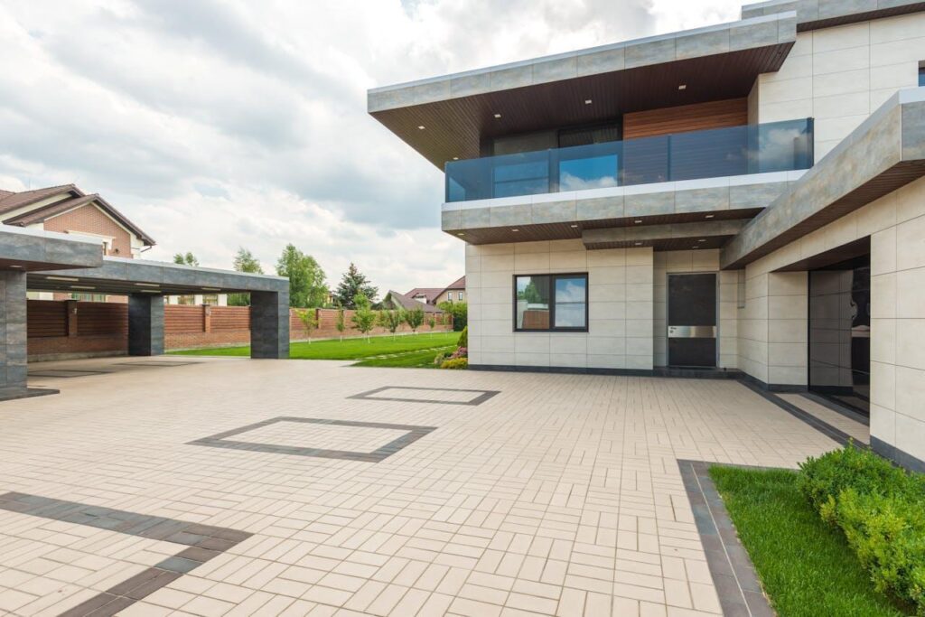 Ochrana súkromia a bezpečnosť: Ako ploty môžu pomôcť zabezpečiť váš domov